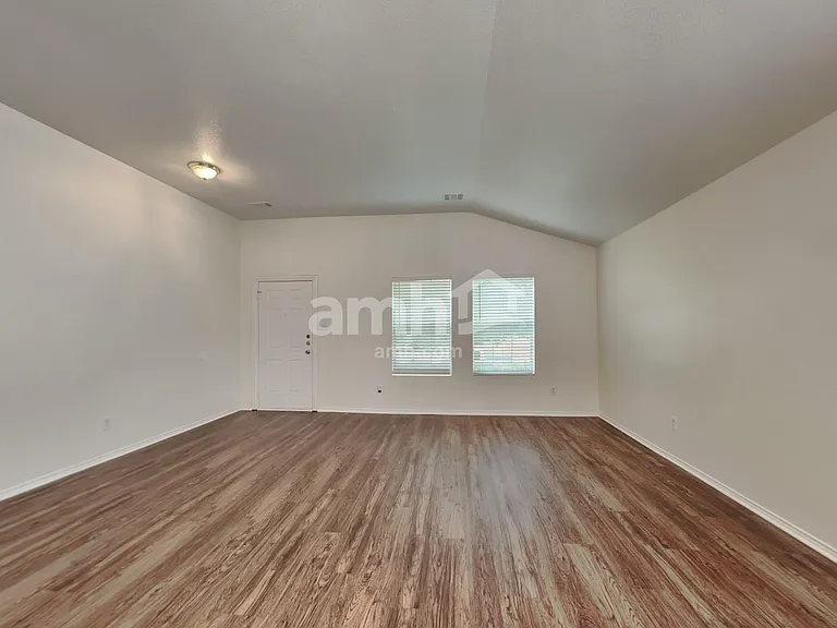 1207 Fox Glen Trl — Photo 11