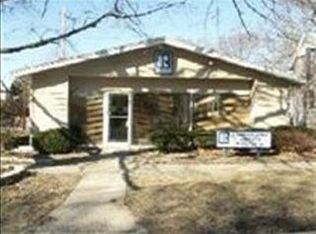 902 N Linden St, Bloomington, IL 61701