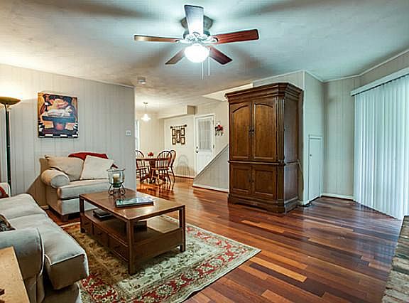 2nd image of 9730 Robin Hill Ln