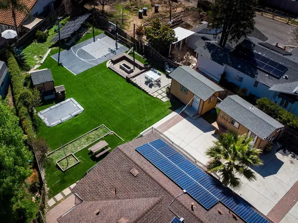 853 Crescent Dr, Vista, CA 92084