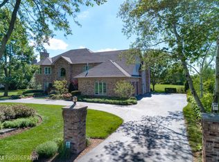 31 Wedgewood Dr, Hawthorn Woods, IL 60047