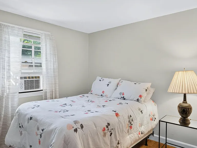 101 Longfellow Dr — Photo 5