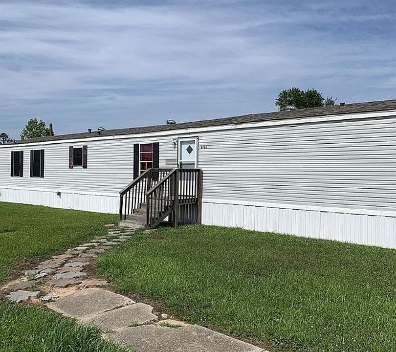 1st image of 2788 Balfour St