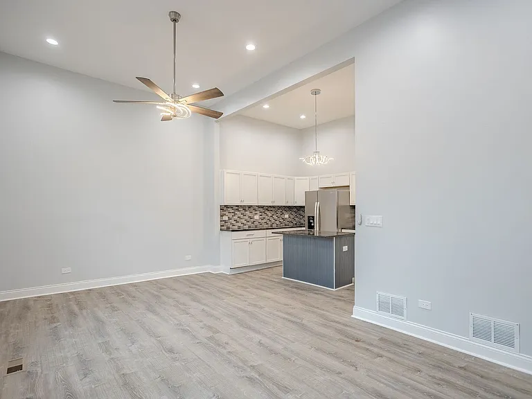 1013 W 18th Pl #1R — Photo 6