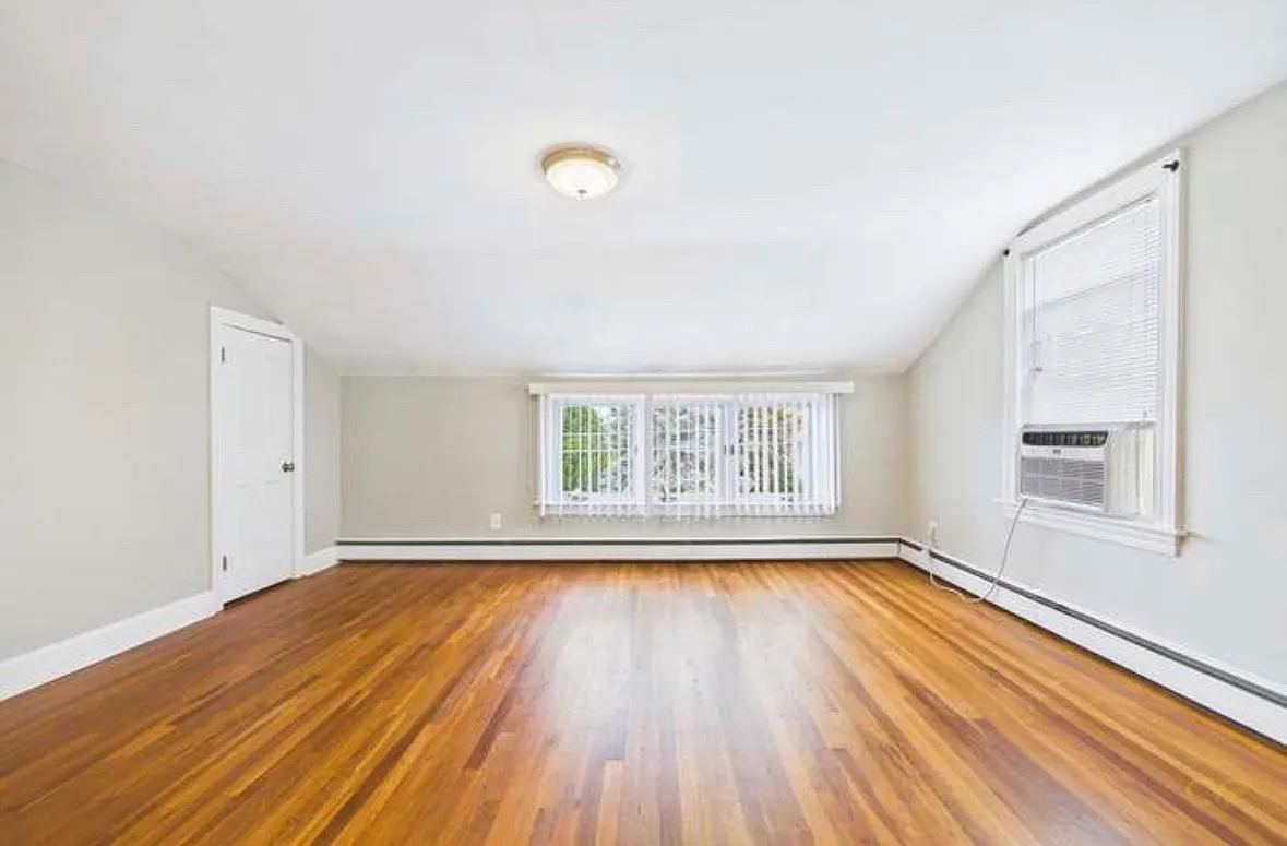 2 bed, 1000 sqft, $2,200 — Photo 1