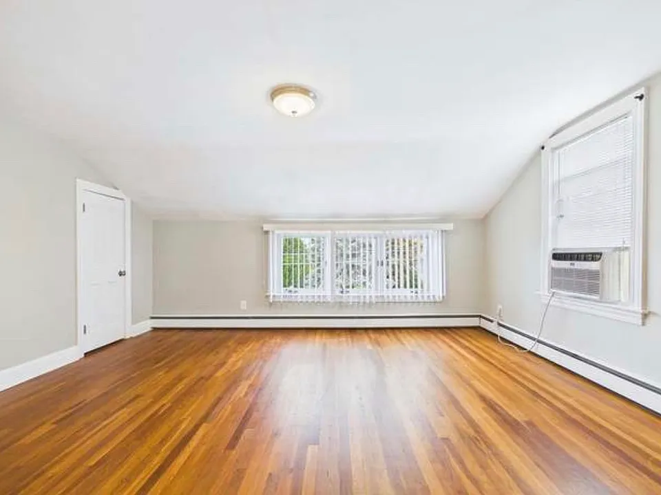 541 Woodman St #2