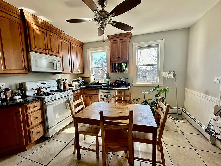 168 Magazine St #3 — Photo 2