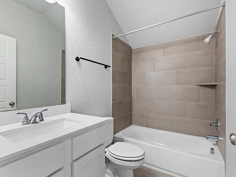 6501 Crockett Cv — Photo 23