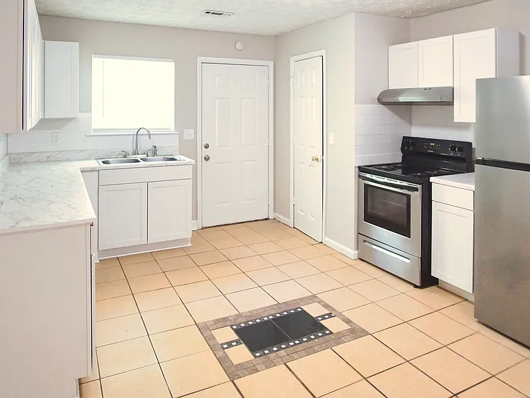 6112 Green Acres Dr SW — Photo 3