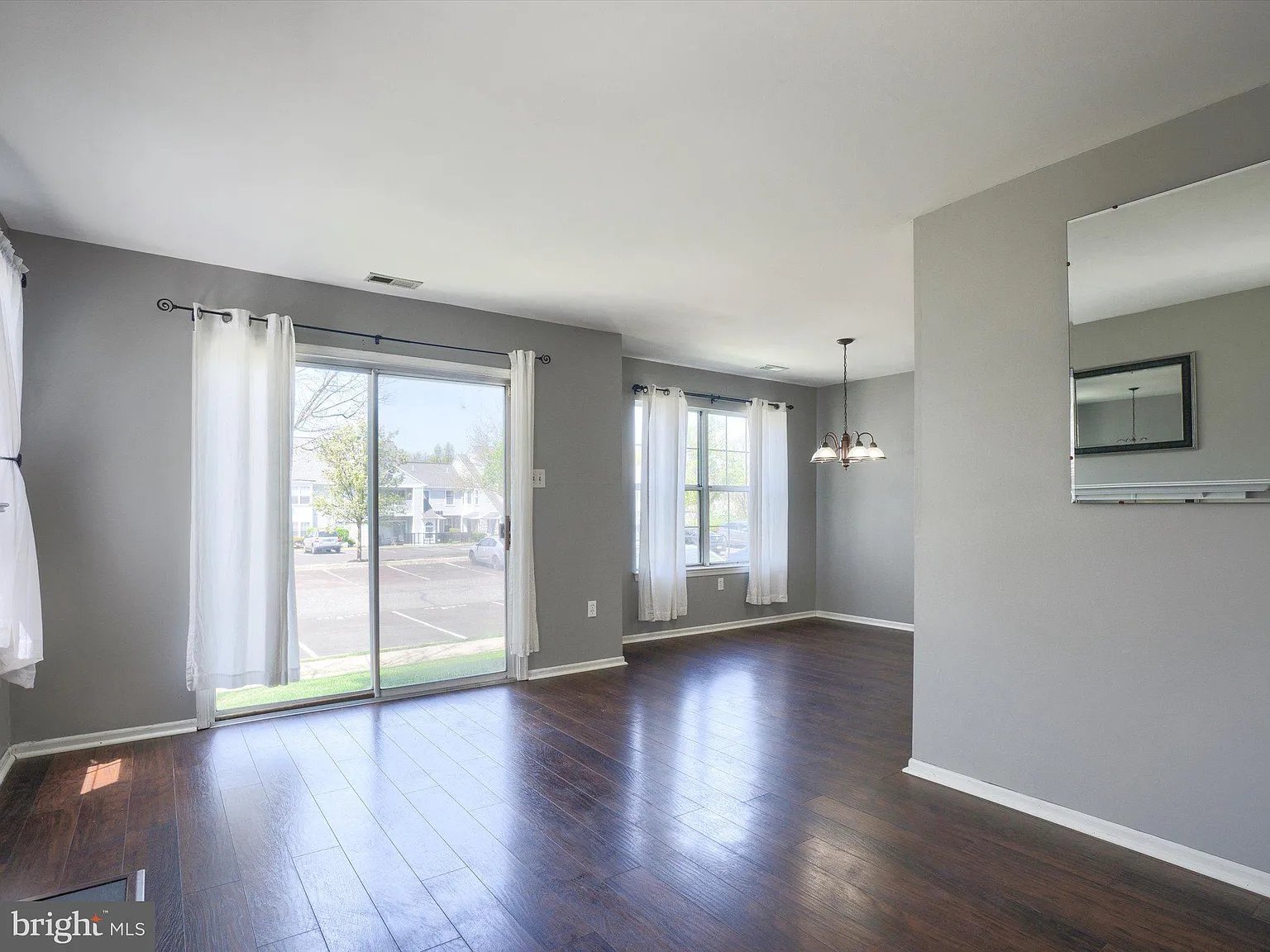 2 bed, 2.5 bath, 1275 sqft, $2,100 — Photo 3