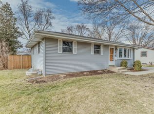164 Carla Dr, South Elgin, IL 60177