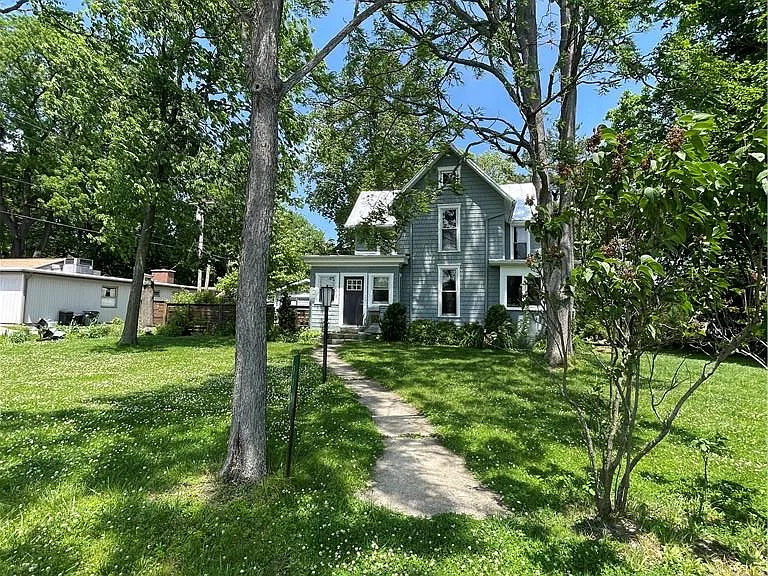 113 Marshall St — Photo 1