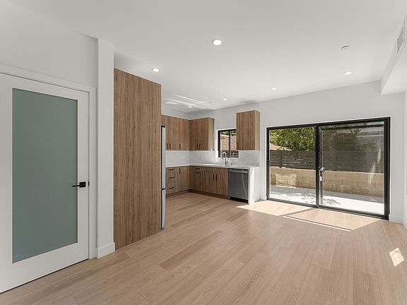 5th image of 2155 Glenada Ave #D