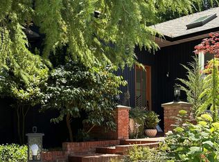 1941 Appleton Pl, Saanich, BC V8N3A3