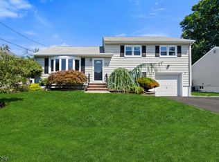 12 Grand St, Clark, NJ 07066