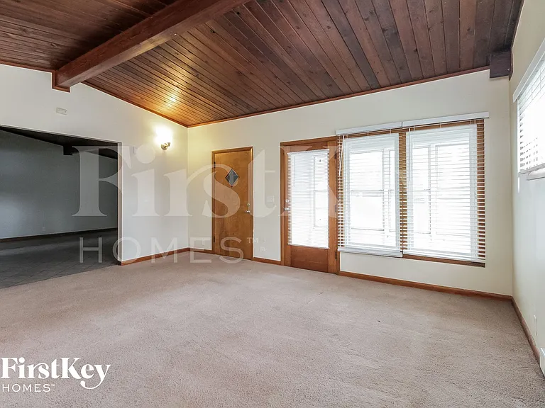 1054 Kenmore Ave — Photo 2