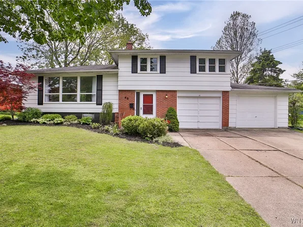 46 Brenton Ln, Hamburg, NY 14075