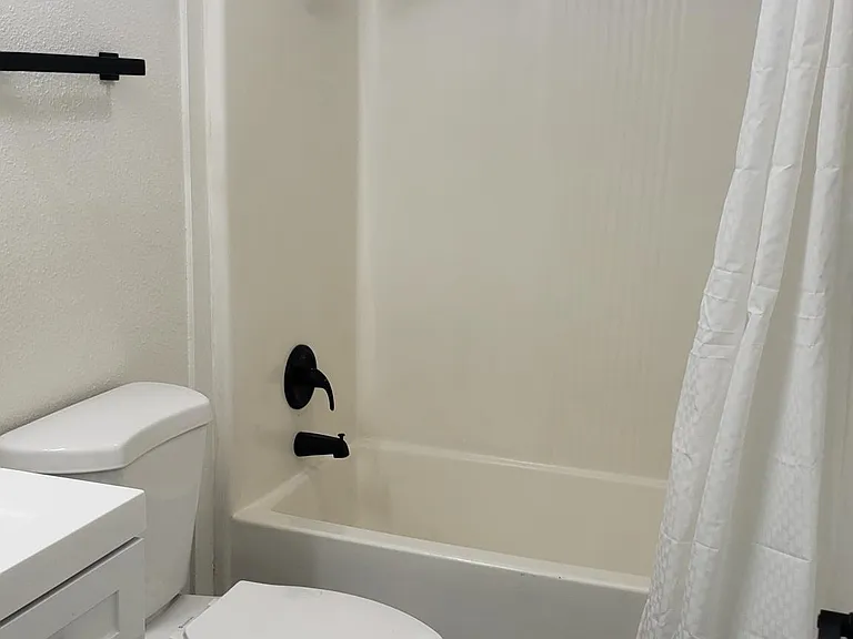3203 E Hearne Ave — Photo 27