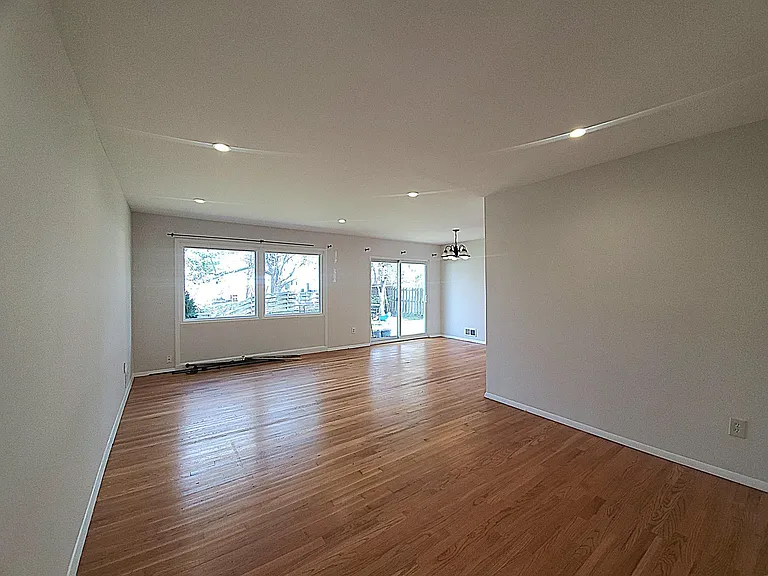 702 W Edmonston Dr — Photo 7
