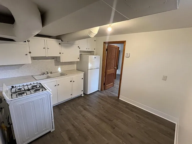 1725 E 21st St — Photo 16