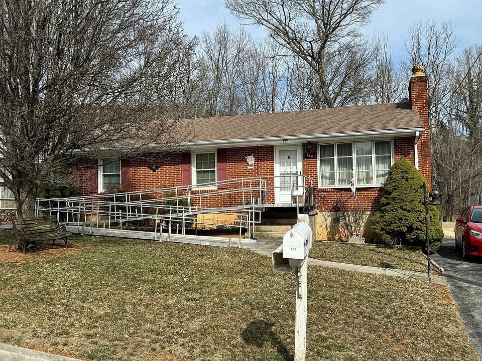 1st image of 820 Hartsook Blvd SE