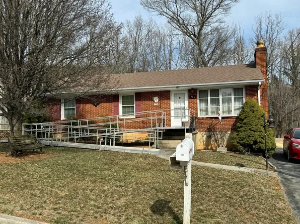 820 Hartsook Blvd SE, Roanoke, VA 24014