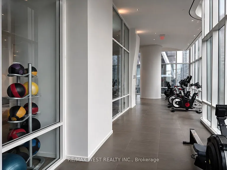 1 Bloor St E #1007 — Photo 25