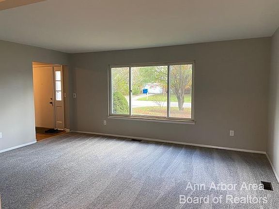 3rd image of 2650 Torrey Ave