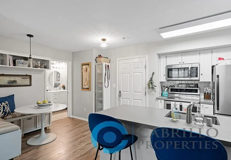 1435 India St #408 — Photo 2