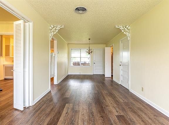 5th image of 208 Sheridan St