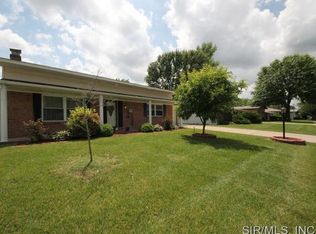 104 Chateau Dr, Fairview Heights, IL 62208