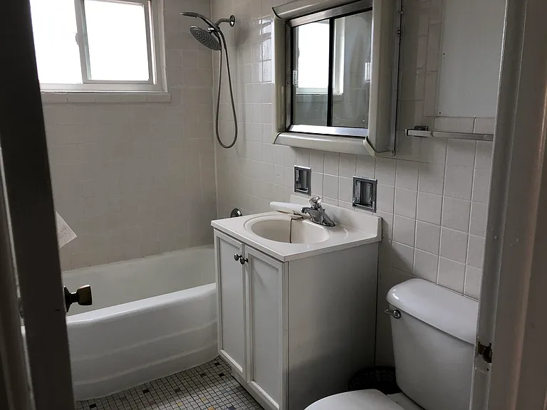1116 Greenleaf Ave #1G — Photo 7