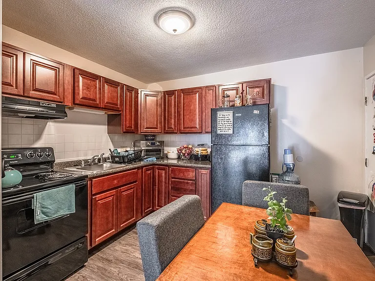 Jaffwood Apartments — Photo 2