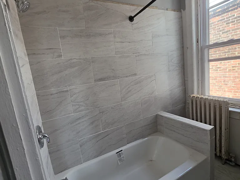 1228 W Oakdale St — Photo 5