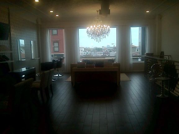 Nail Salon w/NYC Views