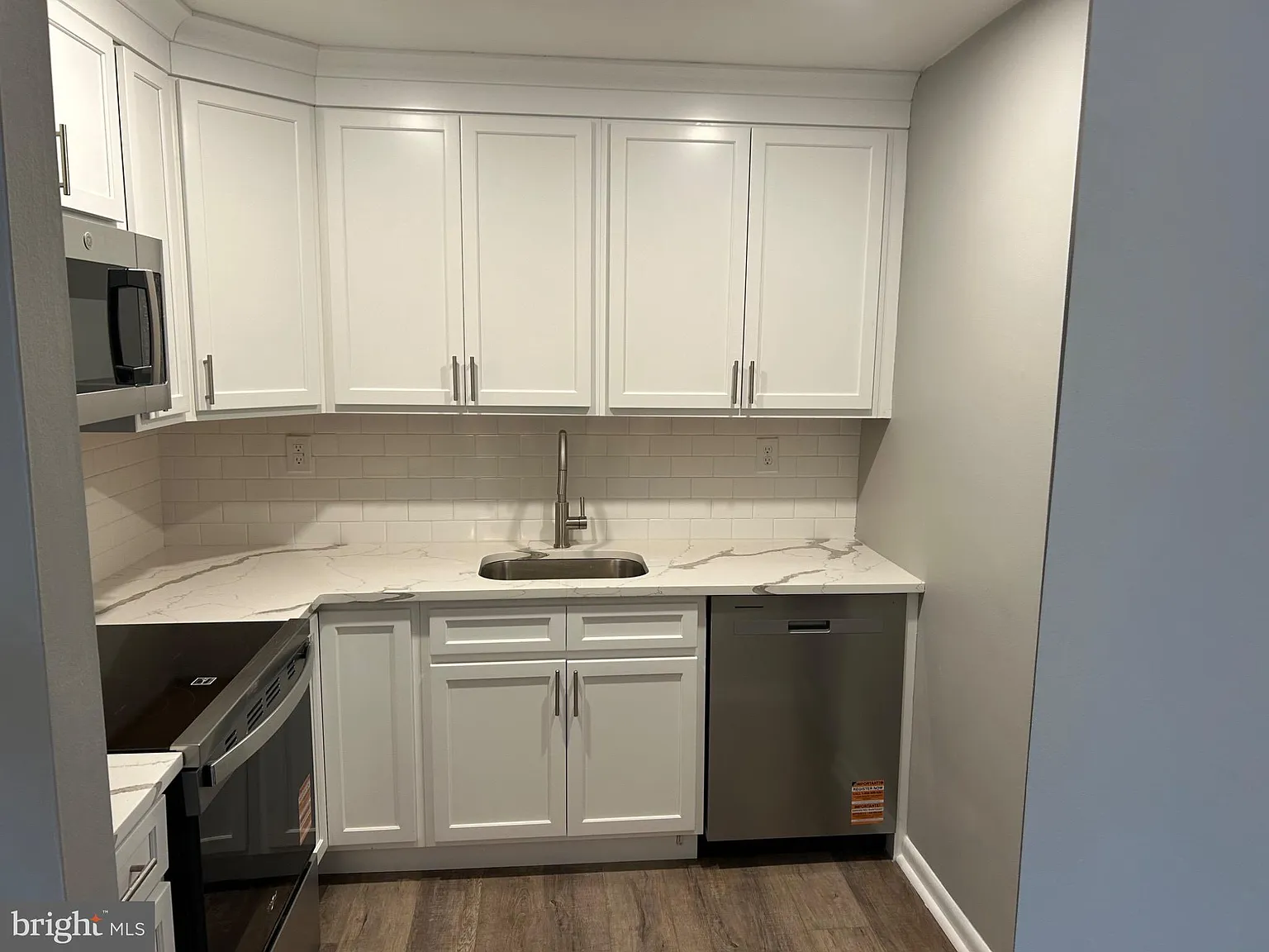 2 bed, 1.0 bath, 3680 sqft, $1,795 — Photo 3