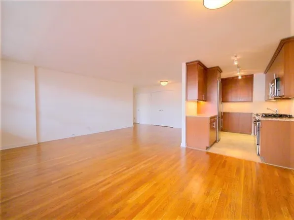 765 Amsterdam Avenue image 6 of 12