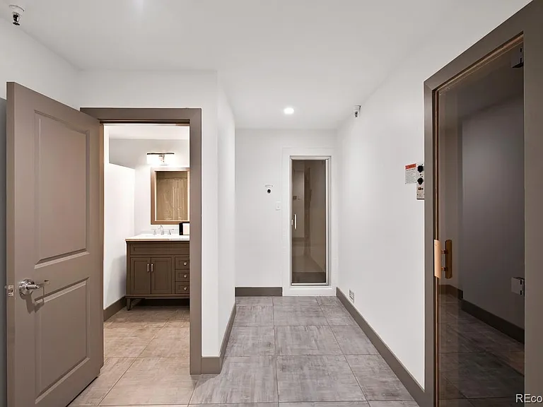1313 N Williams St #501 — Photo 36