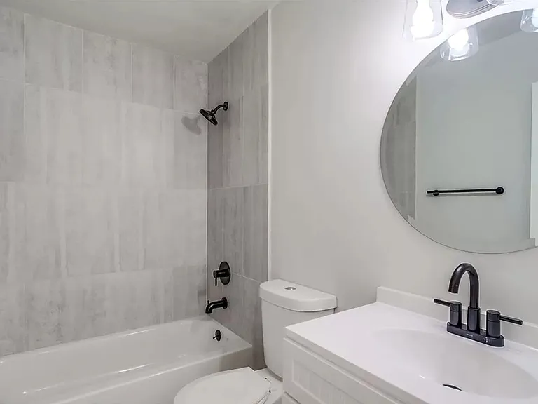 363 Roosevelt St #6 — Photo 3