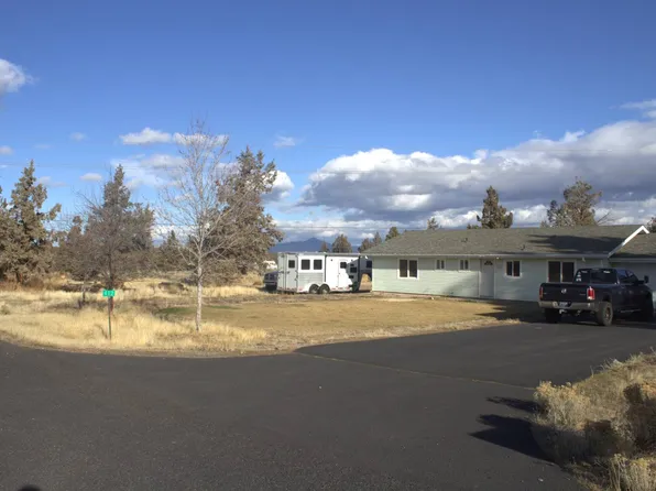 412 NW 83rd St, Redmond, OR 97756