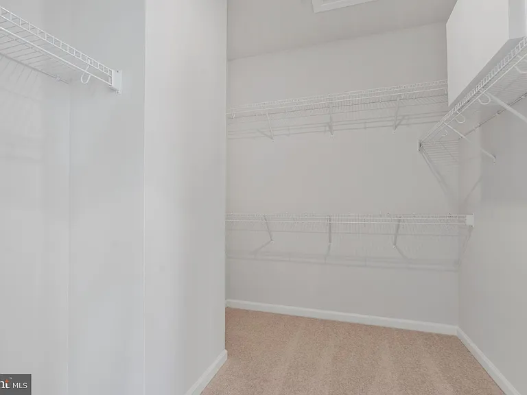 6947 Gladebrook Rd — Photo 32