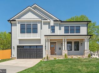 1216 Drake St SW, Vienna, VA 22180