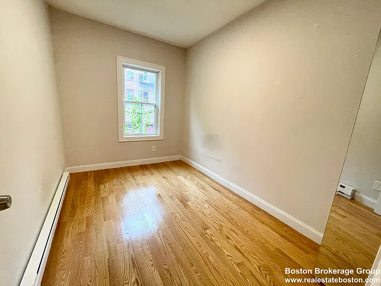 7 Warwick St #2 — Photo 10