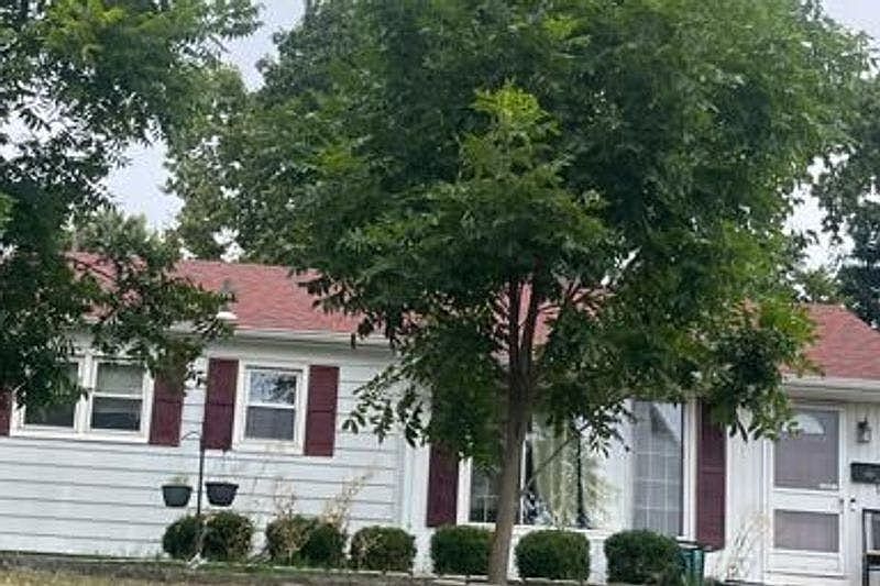 1st image of 588 Valley View Dr