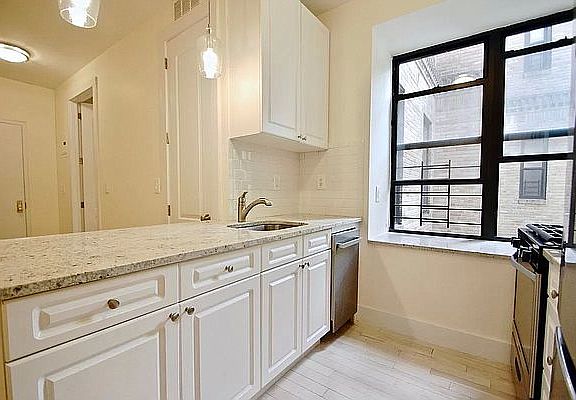 4th image of 92 Pinehurst Ave APT 1F
