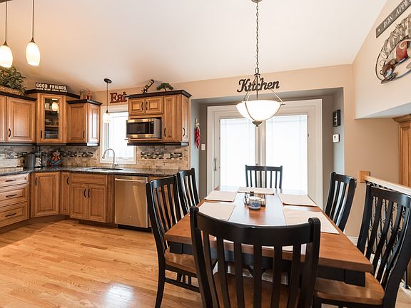 5th image of 8124 Brookside Glen Dr