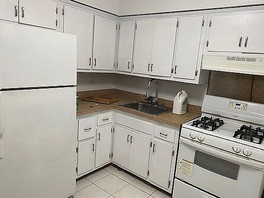 2nd image of 1266 E 57th St Floor 1