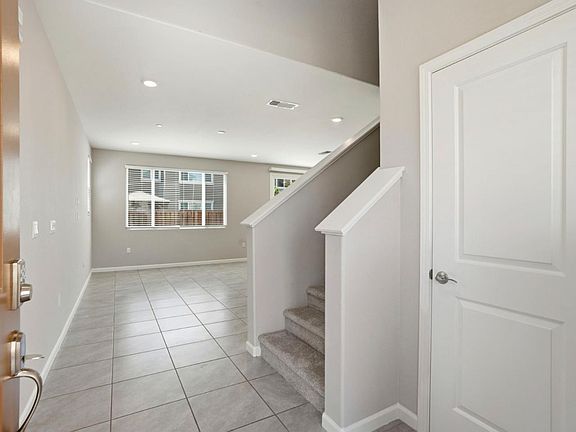 5th image of 221 Caputo Cir