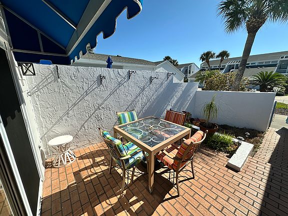 3rd image of 864 Waterside Ln