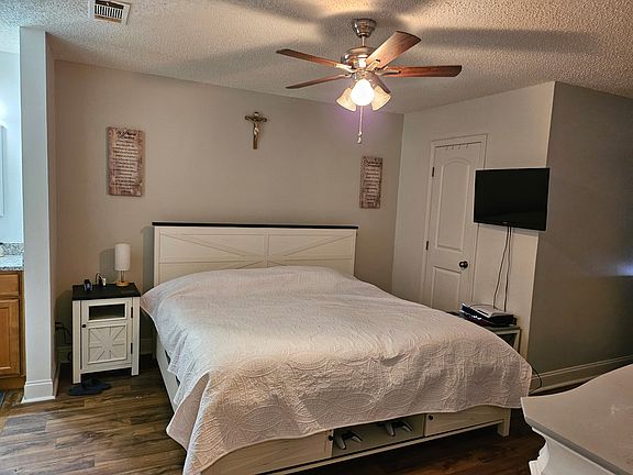 4th image of 7520 Beekman Dr